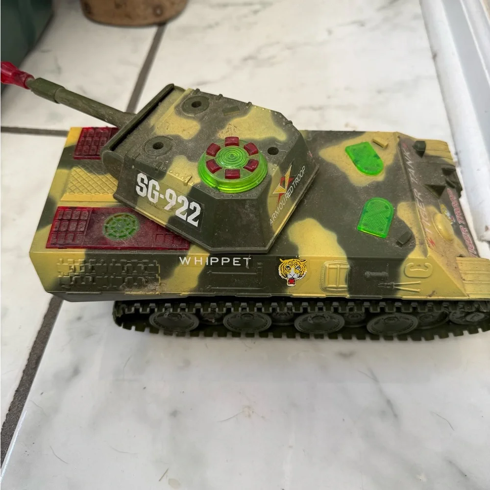 VTG 80's WHIPPET SG-922 TIGER ARMOURED TROOP TANK 11'' B/O TOY NEEDS REPAIRS HTF